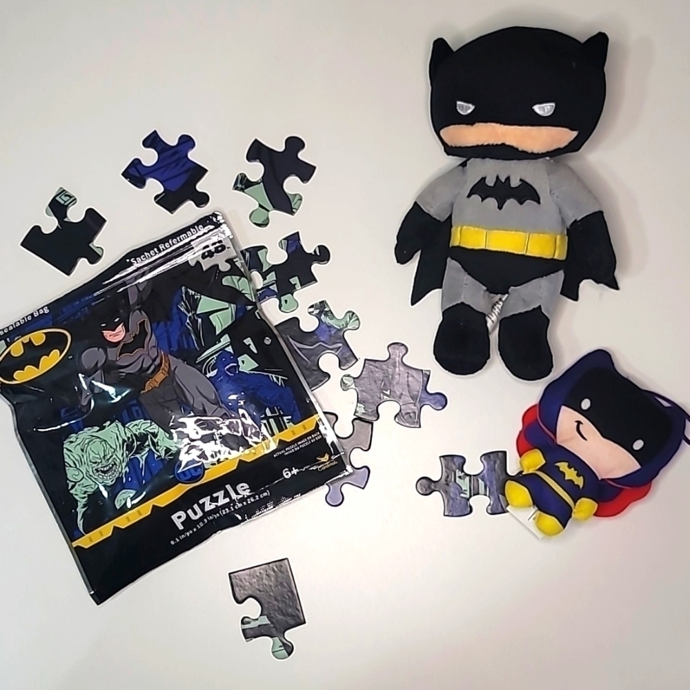 FREE with Purchase Batman Batgirl Fan Pack